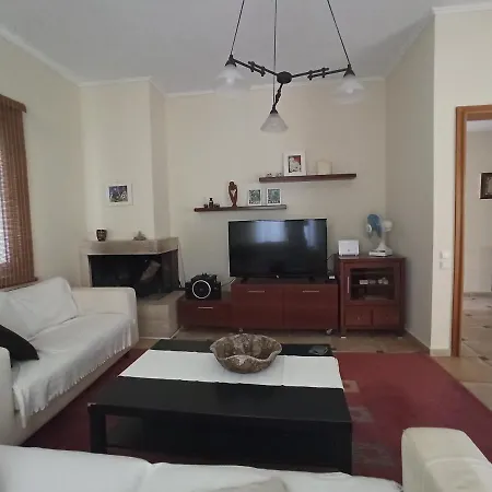 σπίτι στο πατρών με κήπο - Detached House In With Garden *