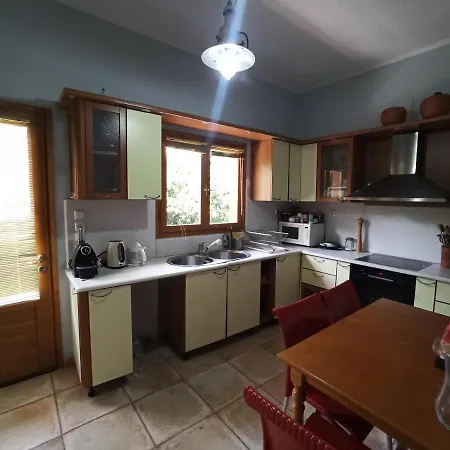 σπίτι στο πατρών με κήπο - Detached House In With Garden