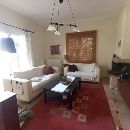 σπίτι στο πατρών με κήπο - Detached House In With Garden *