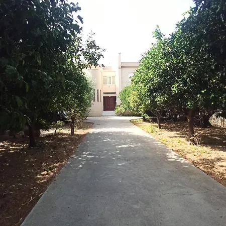 σπίτι στο πατρών με κήπο - Detached House In With Garden *