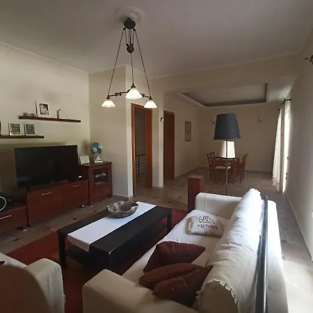 σπίτι στο πατρών με κήπο - Detached House In With Garden