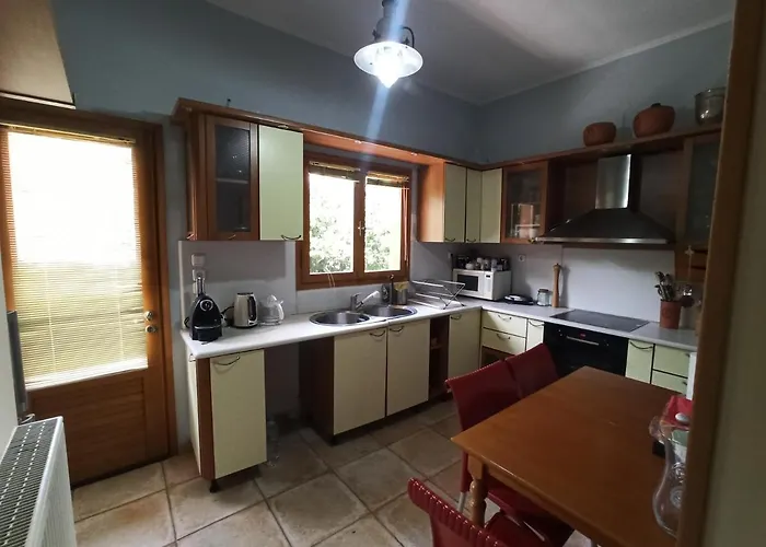 σπίτι στο πατρών με κήπο - Detached House In With Garden