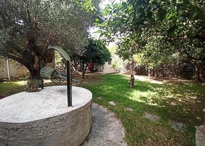 σπίτι στο πατρών με κήπο - Detached House In With Garden *