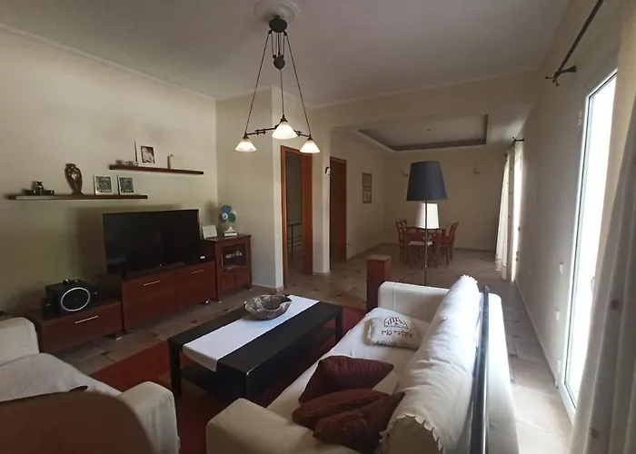 σπίτι στο πατρών με κήπο - Detached House In With Garden